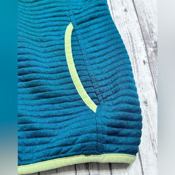 L.L. Bean Airlight Knit Pullover - Picture 4 of 10